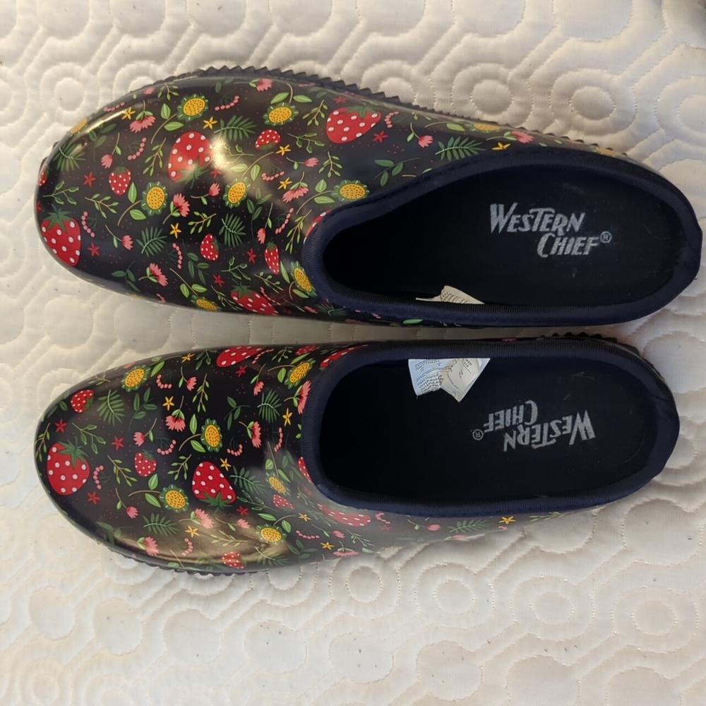 Garden clogs size 10 new condition